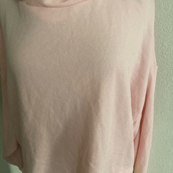 Fabletics cropped hoodie - Picture 2 of 5